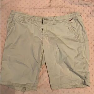 Khaki Hollister Bermuda shorts-size u